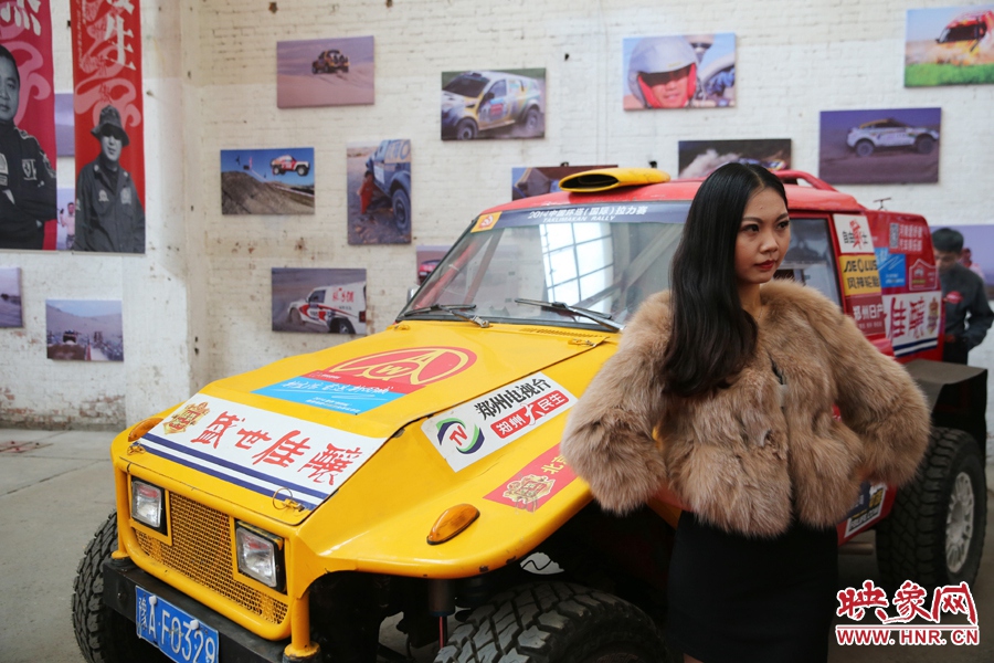 姐是車模，賽車的車。