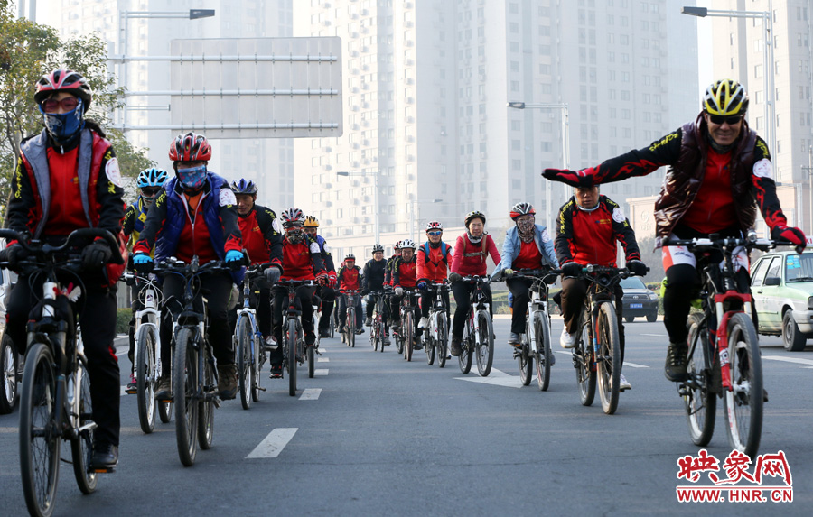 獻(xiàn)愛(ài)心、騎行天下，映象網(wǎng)騎行車友樂(lè)翻天