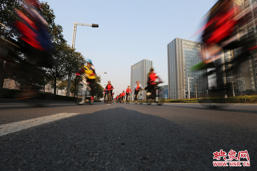 獻(xiàn)愛(ài)心、騎行天下，映象網(wǎng)騎行車友樂(lè)翻天