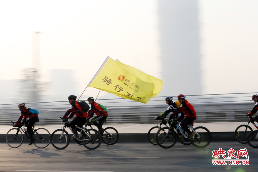 獻(xiàn)愛(ài)心、騎行天下，映象網(wǎng)騎行車友樂(lè)翻天