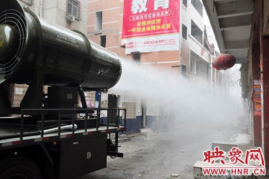 針對造成霧霾的主兇“建筑工地揚塵”，“霧炮車”降塵除塵效果能到到80%。