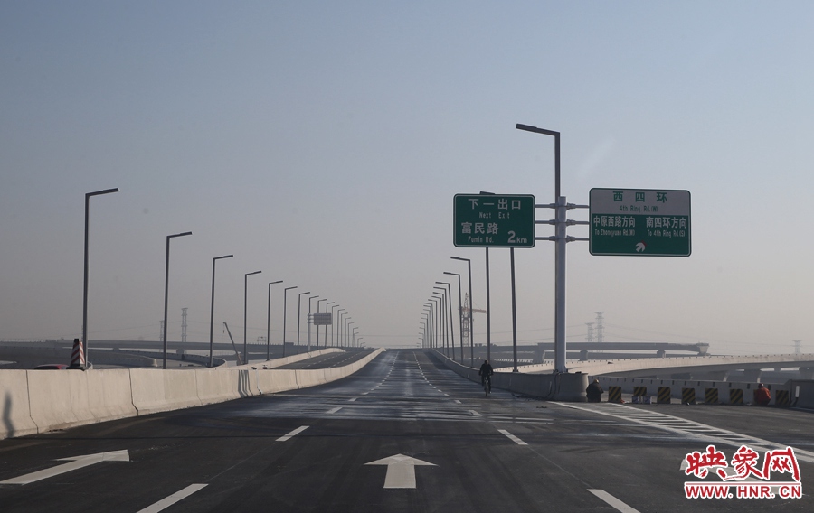 隴海高架往富民路方向和西四環(huán)出口。