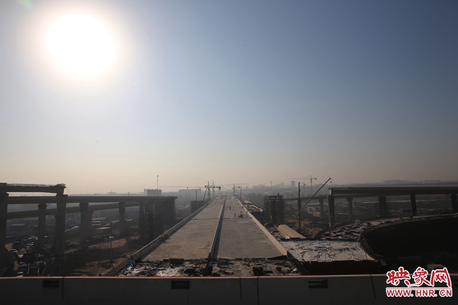 隴海高架從西四環(huán)上方通過。