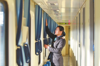 臥鋪車廂 半包式，更具私密性和舒適性。