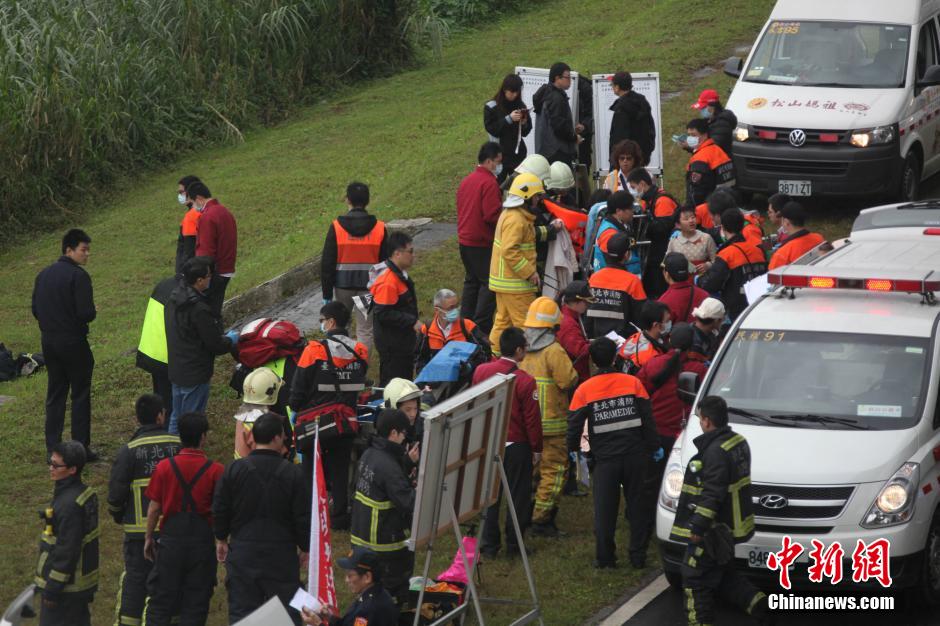 臺灣復(fù)興航空一架班機(jī)墜河