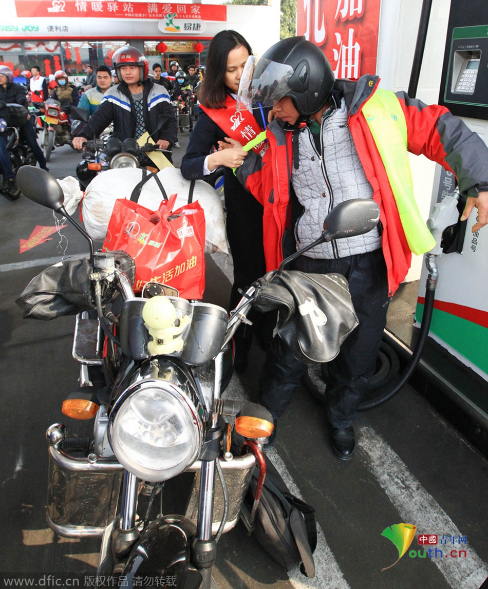今年廣東、廣西兩省共193座中石化油站將為返鄉(xiāng)車主提供“6+X”免費服務，并將為1萬名“返鄉(xiāng)摩騎”免