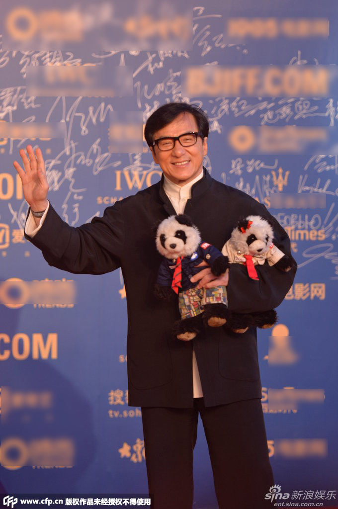 北影節(jié)閉幕豐胸美腿爭(zhēng)艷 新老女神齊來(lái)襲