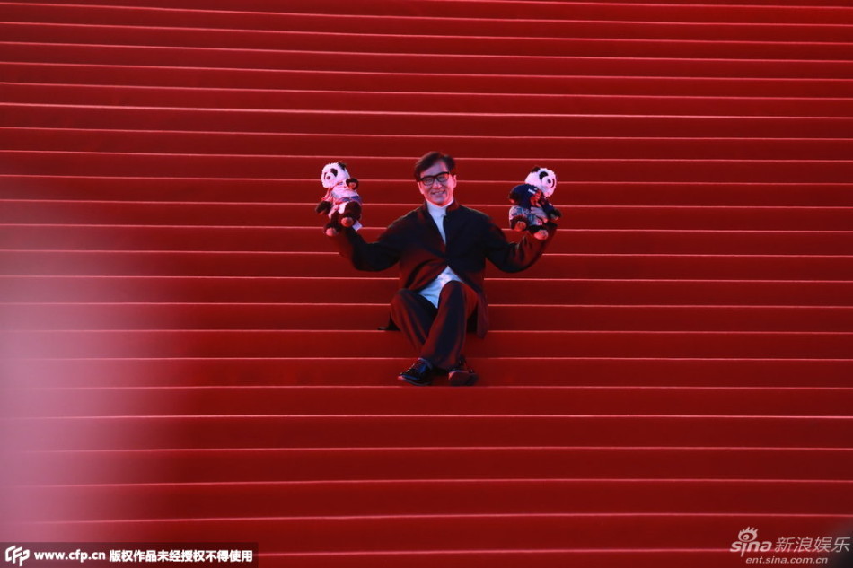 北影節(jié)閉幕豐胸美腿爭(zhēng)艷 新老女神齊來(lái)襲