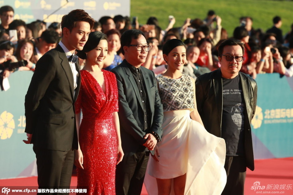 北影節(jié)閉幕豐胸美腿爭(zhēng)艷 新老女神齊來(lái)襲