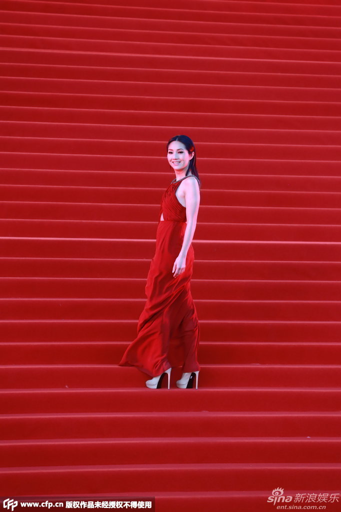 北影節(jié)閉幕豐胸美腿爭(zhēng)艷 新老女神齊來(lái)襲