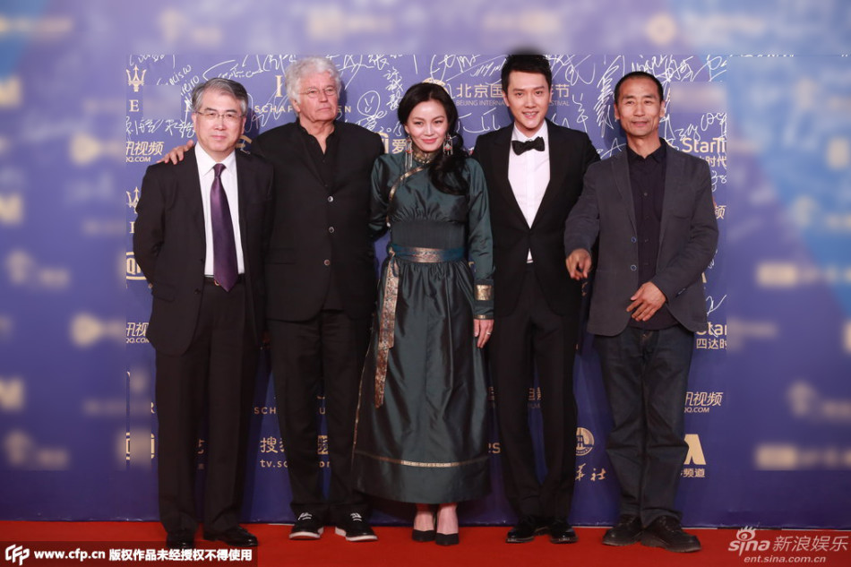 北影節(jié)閉幕豐胸美腿爭(zhēng)艷 新老女神齊來(lái)襲