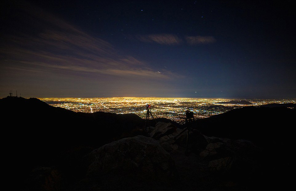 制作一部20秒鐘的短片需要拍攝近450張類似照片。（網頁截圖）