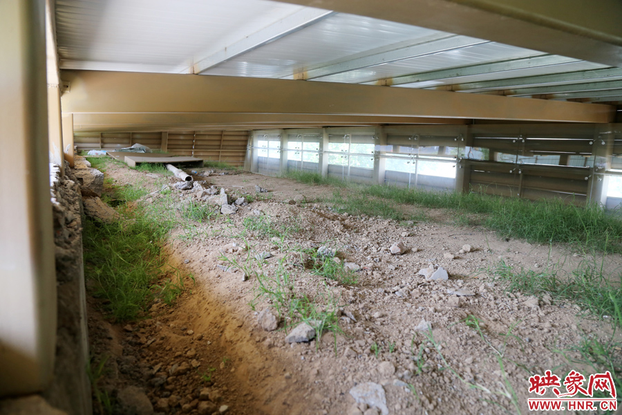 東側(cè)保護(hù)殼內(nèi)景。