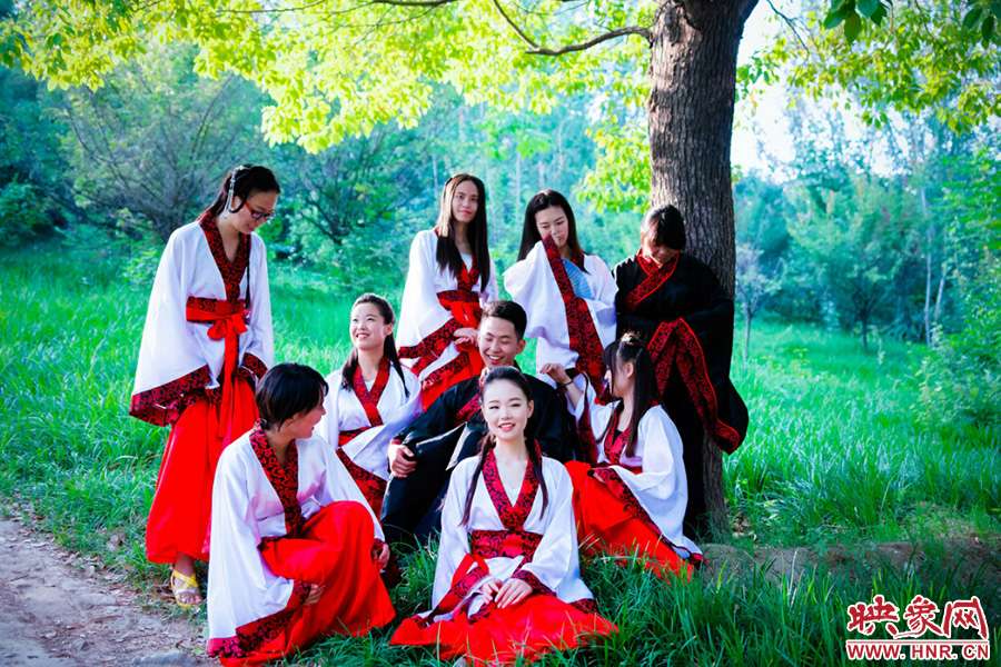 這片樹蔭留下我們太多的歡聲笑語。