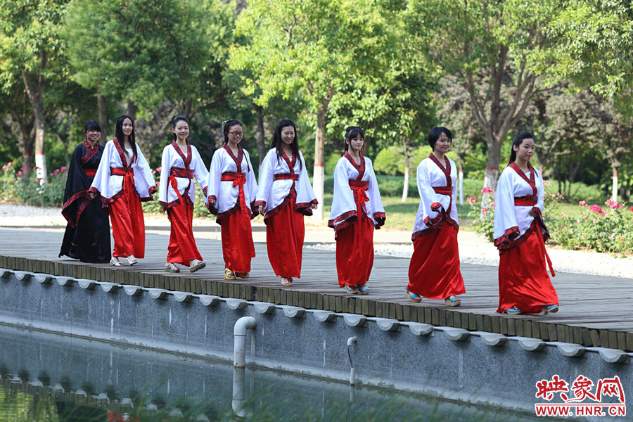 在校園里再走走，下次又不知道是何年何時。