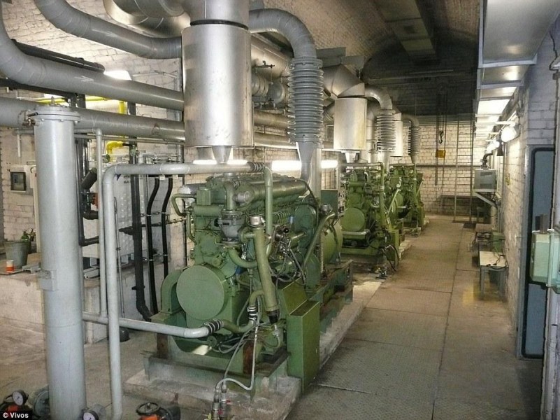 地堡中有無(wú)數(shù)個(gè)洞室，每個(gè)都會(huì)有自己的安全系統(tǒng)，還有無(wú)數(shù)可密封的防爆門。