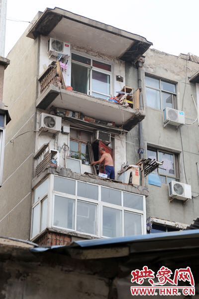 據(jù)了解，該棟房屋建造于1986年，距今已經(jīng)30年。