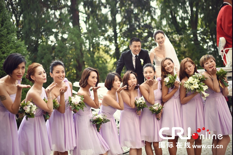 李小冉比利時(shí)辦婚禮 朱丹、鐘欣潼、應(yīng)采兒做伴娘