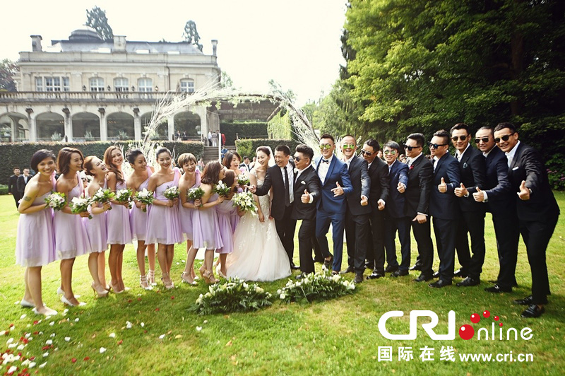 李小冉比利時(shí)辦婚禮 朱丹、鐘欣潼、應(yīng)采兒做伴娘