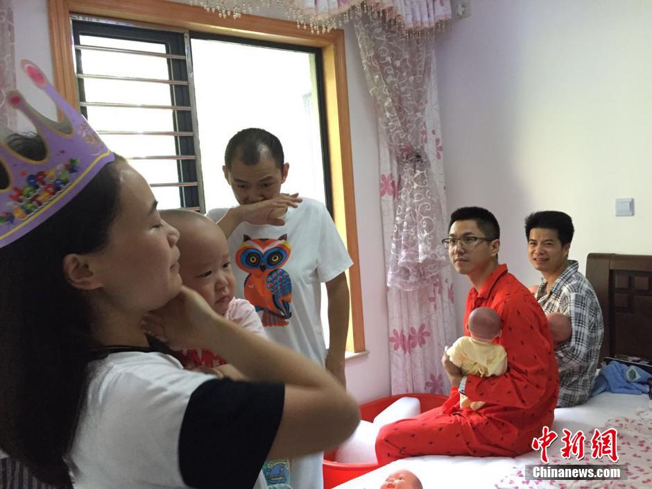 三男子上海坐月子 體驗(yàn)女性產(chǎn)后生活