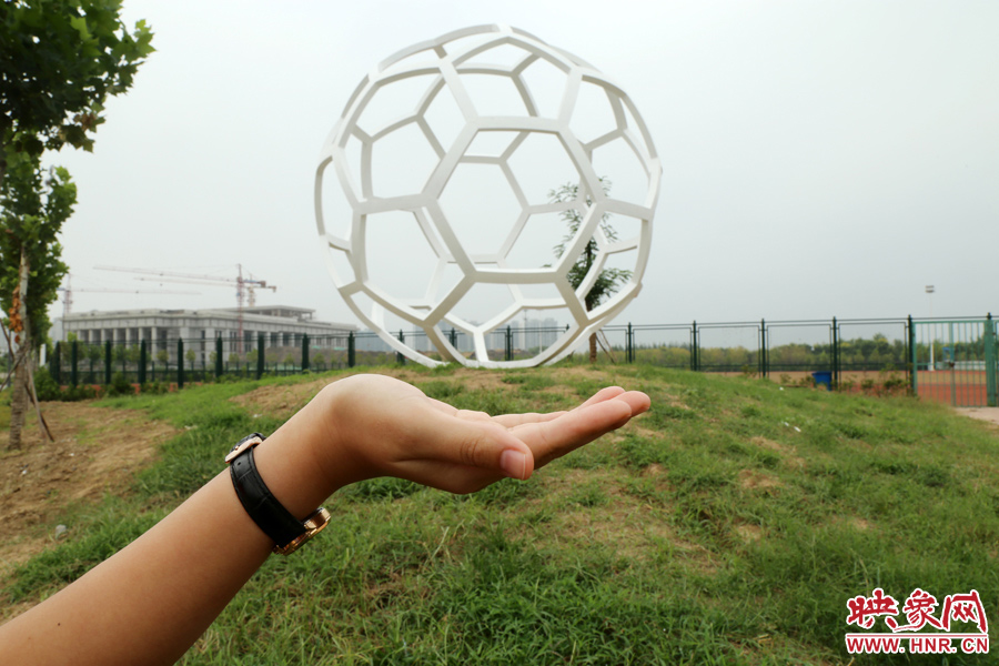 托”足球“。