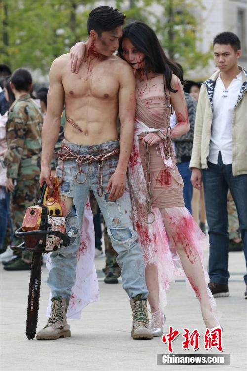 男神教師扮“鬼”學生稱其為“史上顏值最高男鬼”。何浠 攝