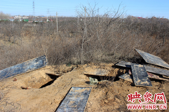 這次被盜的是位于北側(cè)的叔齊墓，墓塚上面有兩個(gè)盜洞，有十多米深。