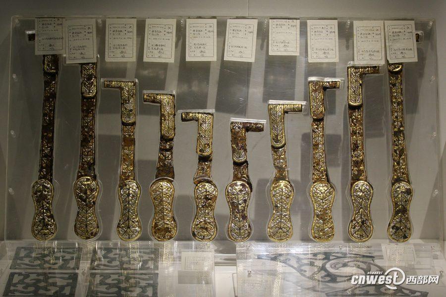 出土的車門飾。