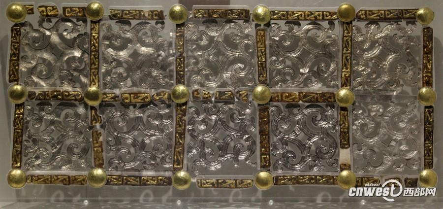 出土的車廂側(cè)板裝飾物。