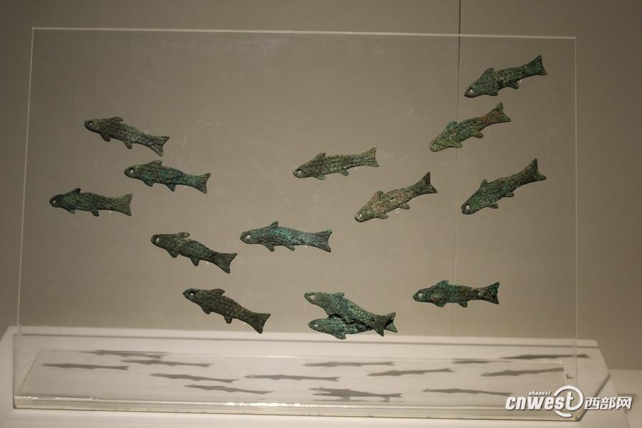 青銅魚符，有專家推測(cè)是覆蓋棺槨所用荒帷上懸掛的裝飾物。