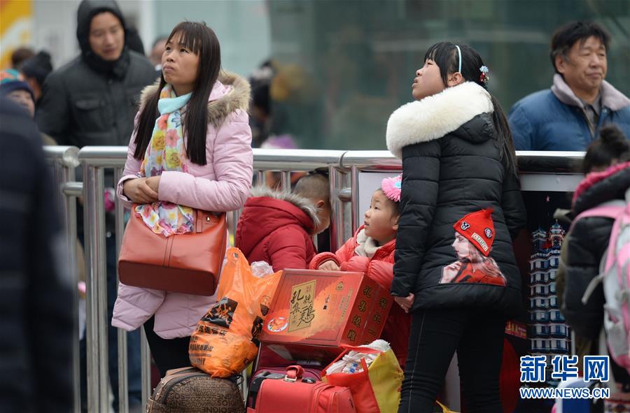 （關(guān)注春運(yùn)）（32）全國各地迎來返程客流高峰