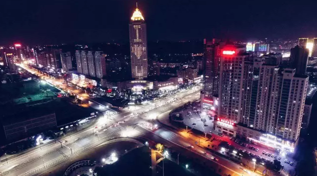 情人節(jié)最溫暖告白！84歲老人包下整樓示愛(ài)老伴