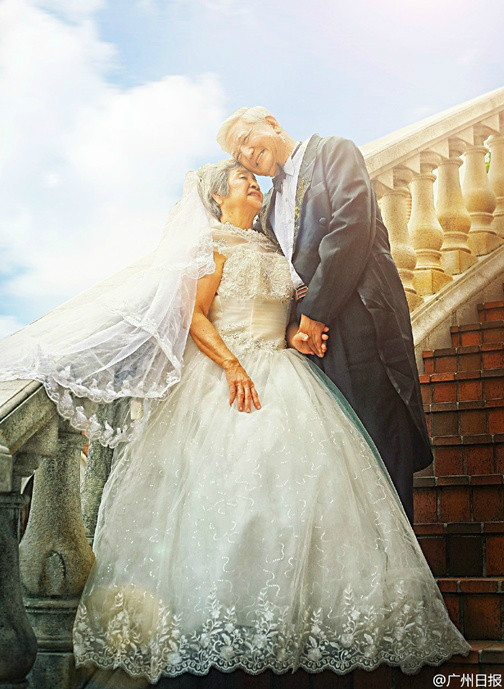 為愛圓夢！八旬老人帶老伴拍攝童話式夢幻婚紗照(圖)