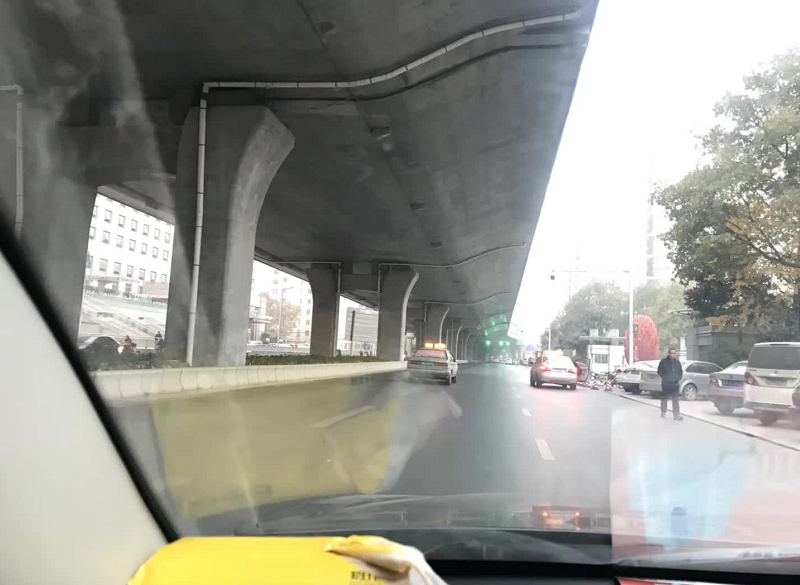 限行第一天！鄭州的早高峰是這個樣子的