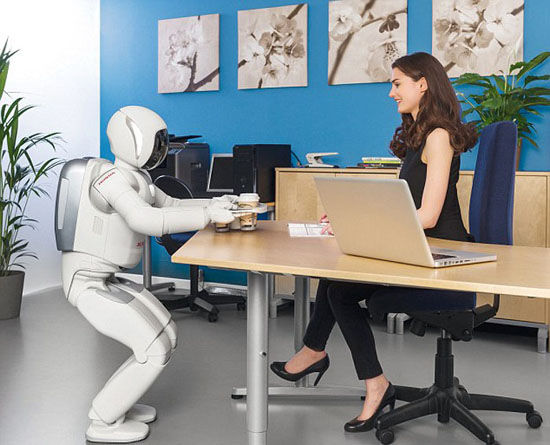 日本研發(fā)新一代服務機器人 可開瓶倒酒講外語