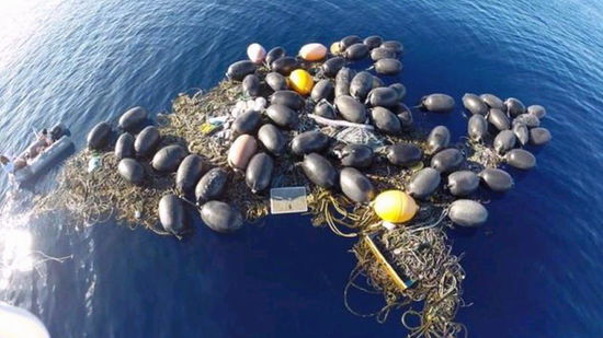 美國(guó)無(wú)人機(jī)發(fā)現(xiàn)海嘯垃圾形成永久性 塑料島嶼 (組圖)