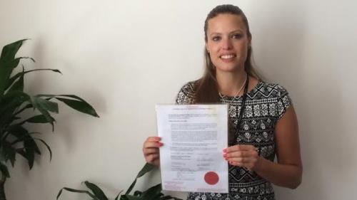 勞拉·E·S·馬修斯的護照簽名欄用的是L.Skywalker（L.天行者）。