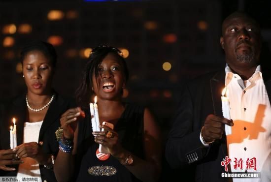 　資料圖：當(dāng)?shù)貢r間2014年8月26日，尼日利亞阿布賈，民眾舉行“帶回我們的女孩”活動為埃博拉病毒感