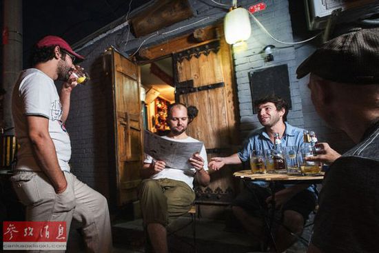 英媒分析北京為何吸引老外：錢(qián)在這里很禁花