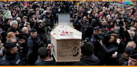 圖為送葬當(dāng)天的場(chǎng)景。