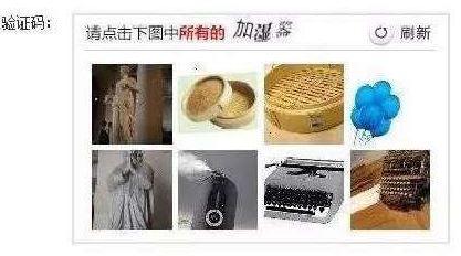 澎湃新聞?dòng)浾邚蔫F路上海站了解到，目前窗口售票采用的系統(tǒng)與12306網(wǎng)購不同，購票者通過身份證件的驗(yàn)證，即可購票。根據(jù)往年經(jīng)驗(yàn)，每年臘月二十三到二十九的火車票最為緊俏，對(duì)應(yīng)的網(wǎng)絡(luò)購票日期為12月4日至10日，春運(yùn)火車票搶票也進(jìn)入最白熱化的狀態(tài)。對(duì)此，鐵路部門提醒，如果沒能在第一時(shí)間買到票，旅客不妨在起售時(shí)間30分鐘后、開車前15天和開車前1天三個(gè)時(shí)間點(diǎn)“撿漏”，可能會(huì)有意外的收獲。