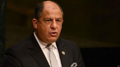 哥斯達(dá)黎加總統(tǒng)路易斯·索利斯表示，政府亟需資金因應(yīng)財(cái)政赤字，但中國(guó)提供10億美元貸款的時(shí)機(jī)仍未成熟。（圖片來(lái)源：英國(guó)廣播公司網(wǎng)站）