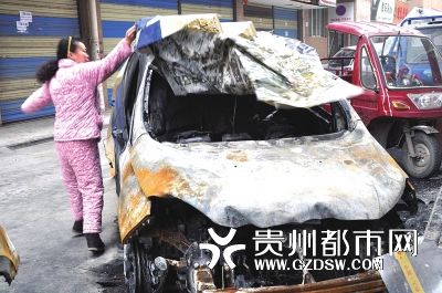 才跑8000公里的車被燒得不成樣子。