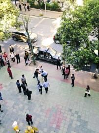 市民提供給賀偉的事發(fā)時(shí)雙方?jīng)_突照片。