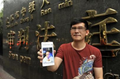 5月20日，成都市中級(jí)人民法院，駱先生再次將前女友告上法庭。