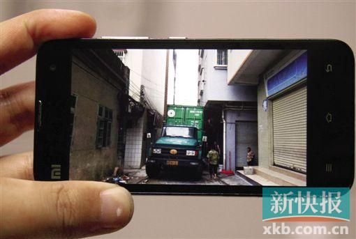 吳師傅的貨車被迫停留在現(xiàn)場幾天。