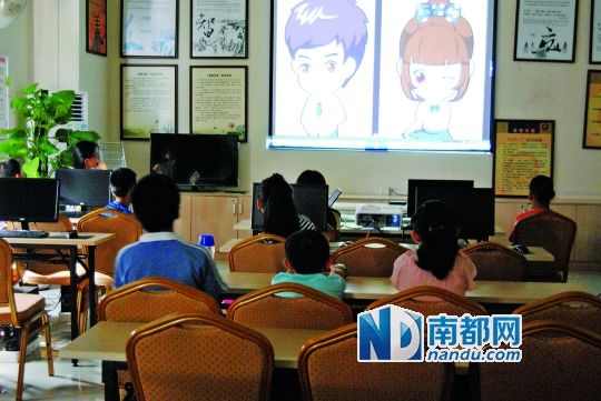 12名小學(xué)生看動(dòng)畫(huà)片學(xué)防止性騷擾談