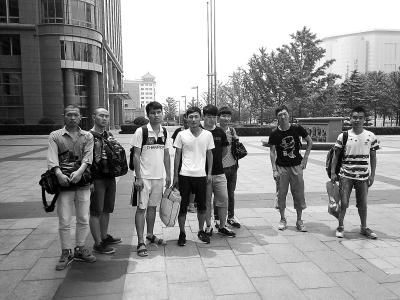30余名大學(xué)生赴京兼職被騙 強(qiáng)制剃頭當(dāng)保安