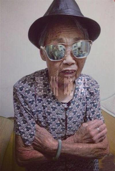 87歲中日混血婆婆扮酷賣(mài)萌 盼找到日本親人(圖)