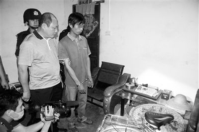 今年8月，我國(guó)內(nèi)地發(fā)生多起單身女性乘坐“黑車”后慘遭車主殺害的案件，被網(wǎng)友稱為“黑色8月”。